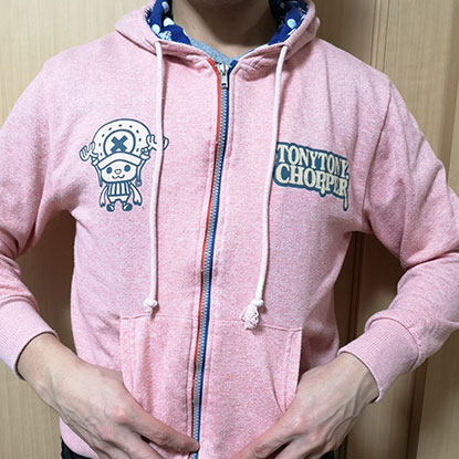 モテない男性ファッション「キャラクタープリントパーカー」